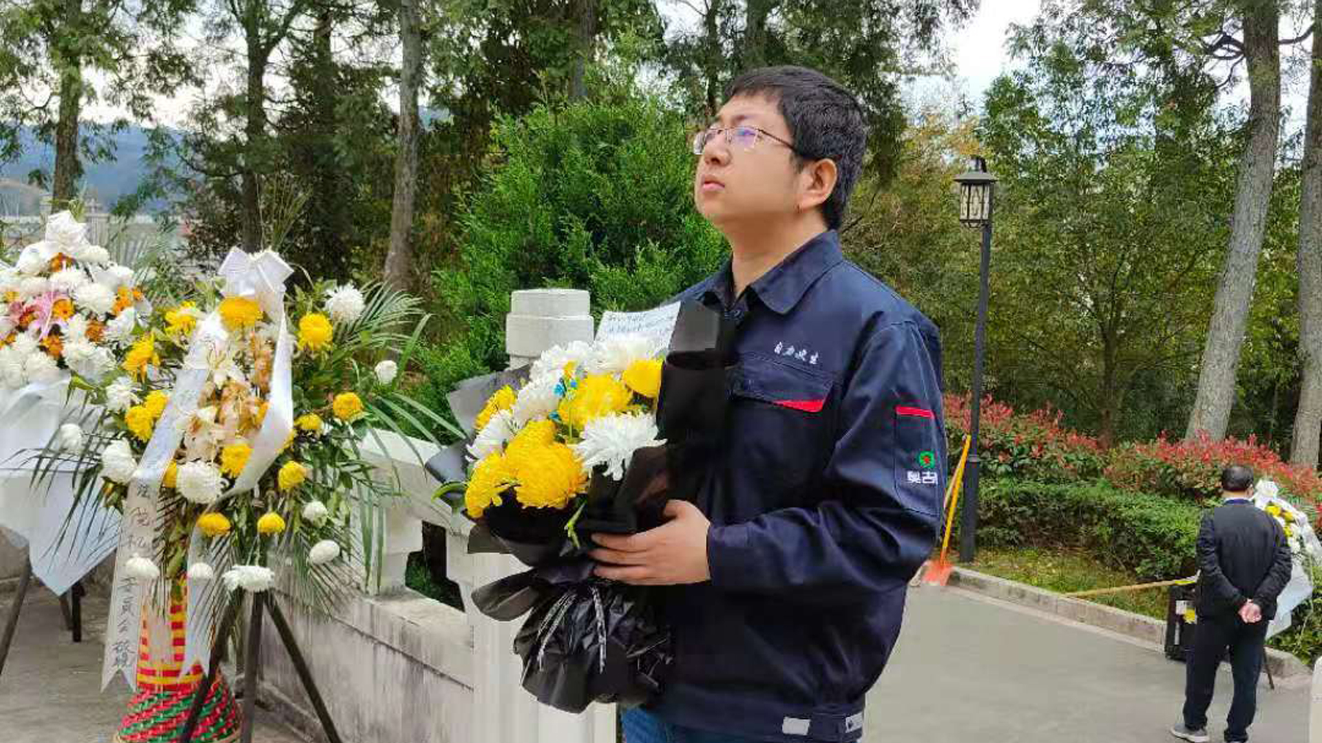 青山埋忠骨 鐵血鑄英魂——奧吉娜集團(tuán)清明前夕祭拜衛(wèi)國(guó)戍邊英烈